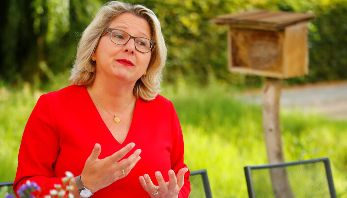 Miljøminister i Tyskland, Svenja Schulze, snakket med medier i hagen til departementet 4. september, da planen ble lagt fram. (Foto: REUTERS/Hannibal Hanschke). Miljøminister i Tyskland, Svenja Schulze, snakket med medier i hagen til departementet 4. september, da planen ble lagt fram. (Foto: REUTERS/Hannibal Hanschke).