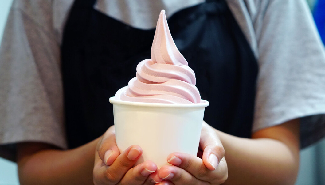 Karboksymetylcellulose kan gjøre softisen herlig soft. Men kan det også gjøre mindre hyggelige ting i tarmene våre? (Foto: thaweerat / Shutterstock / NTB scanpix) Karboksymetylcellulose kan gjøre softisen herlig soft. Men kan det også gjøre mindre hyggelige ting i tarmene våre? (Foto: thaweerat / Shutterstock / NTB scanpix)