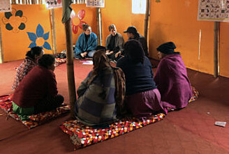 Her gjennomføres gruppeintervju med kvinner fra et slumområde i Kathmandu. (Foto: Nora Pincus Gjertsen) Her gjennomføres gruppeintervju med kvinner fra et slumområde i Kathmandu. (Foto: Nora Pincus Gjertsen)