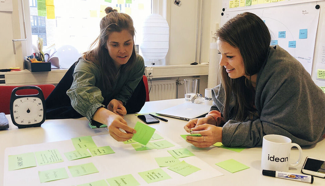 Ideer må sorteres og konseptet utvikles. På bildet: Julie Nyjordet Rossvoll (t.v.) og Nora Pincus Gjertsen. (Foto: Ida Christine Opsahl) Ideer må sorteres og konseptet utvikles. På bildet: Julie Nyjordet Rossvoll (t.v.) og Nora Pincus Gjertsen. (Foto: Ida Christine Opsahl)