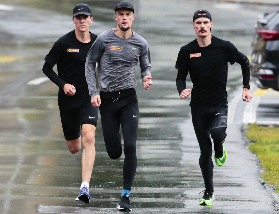 Jakob, Filip og Henrik Ingebrigtsen trener knallhardt for å oppnå resultater. Men treningen er bare en del av årsaken til brødrenes suksess, ifølge forsker. (Foto: Lise Åserud / NTB scanpix)