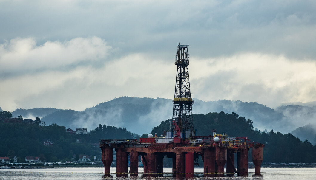 View to the Lyngdalsfjord with drilling rig in Norway. (Photo: Colourbox) View to the Lyngdalsfjord with drilling rig in Norway. (Photo: Colourbox)