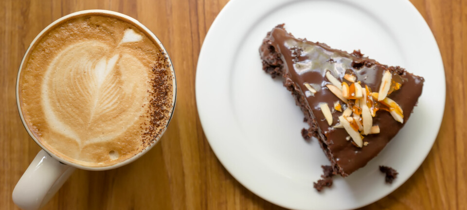 Kaffe og sjokolade deler den samme dominerende kjemiske forbindelsen, det er årsaken til at vi liker kombinasjonen så godt. (Foto: Colourbox)
