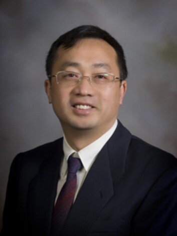 Geobiologien Shuhai Xiao ved Virginia Tech i USA har studert fossila frå Sør-Kina i årevis.
(Foto: Virginia Polytechnic Institute and State University) Geobiologien Shuhai Xiao ved Virginia Tech i USA har studert fossila frå Sør-Kina i årevis.
(Foto: Virginia Polytechnic Institute and State University)