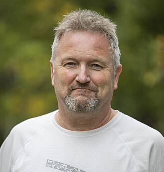 Even Arntzen, førsteamanuensis og dr. art. i allmenn litteraturvitenskap ved UiT Norges arktiske universitet, beskriver i sin nye bok Hamsuns sterke påvirkningskraft på andre forfattere – deriblant Karl Ove Knausgård. (Foto: David Jensen) Even Arntzen, førsteamanuensis og dr. art. i allmenn litteraturvitenskap ved UiT Norges arktiske universitet, beskriver i sin nye bok Hamsuns sterke påvirkningskraft på andre forfattere – deriblant Karl Ove Knausgård. (Foto: David Jensen)