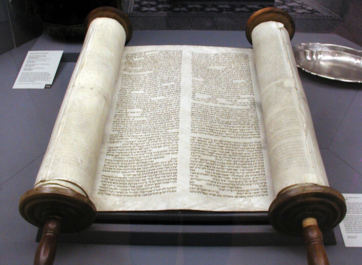 Torah i den gamle Glockenstrasse-synagogen i Köln i Tyskland. (Foto: Willy Horsch,Wikimedia Commons) Torah i den gamle Glockenstrasse-synagogen i Köln i Tyskland. (Foto: Willy Horsch,Wikimedia Commons)