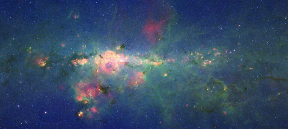 Vår egen galakse Melkeveien kan bli slukt om noen milliarder år. Her er kjernen i galaksen, det hvite lyset representerer den sentrale stjernetåken. (Foto: NASA/JPL-Caltech)