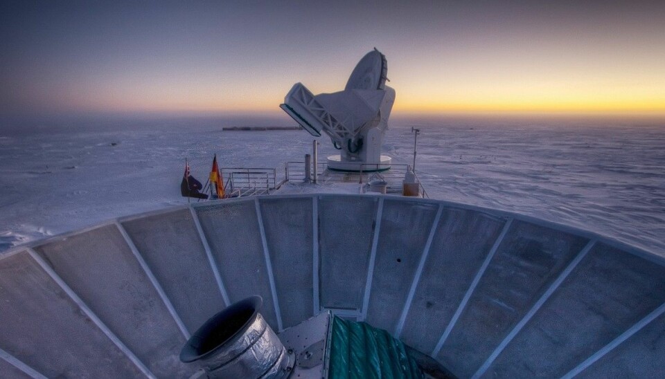 På Sydpolen står teleskopet BICEP2, som forskarar brukte til å leite etter spor frå gravitasjonsbølgjene til Big Bang. (Foto: Steffen Richter, AP)