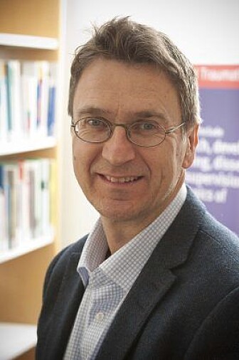 Arnfinn Andersen, forsker ved NKVTS, er skuffet over at de har fått så lav svarprosent på en viktig studie om flyktninger psykiske helse. (Foto: NKVTS) Arnfinn Andersen, forsker ved NKVTS, er skuffet over at de har fått så lav svarprosent på en viktig studie om flyktninger psykiske helse. (Foto: NKVTS)