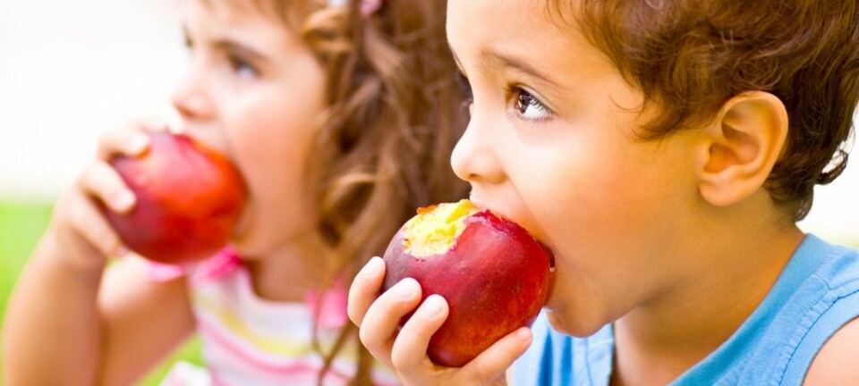 Å spise frukt og grønt kan være sunt både for kropp og sinn.  (Illustrasjonsfoto: Colourbox)