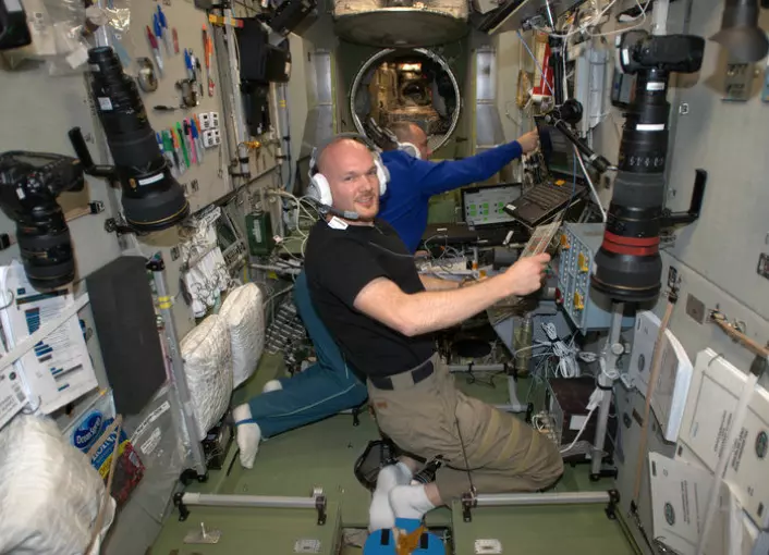 ESAs tyske astronaut Alexander Gerst på jobb på romstasjonen våren 2014. (Foto: NASA/ESA)