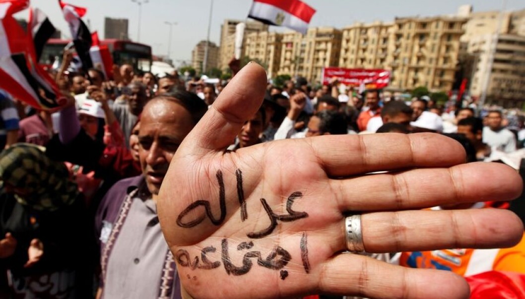 Fra en demonstrasjon på arbeidernes dag i Kairo. Større politisk frihet i Egypt har også gitt fagforeninger større muligheter. I håndflaten står det Fra en demonstrasjon på arbeidernes dag i Kairo. Større politisk frihet i Egypt har også gitt fagforeninger større muligheter. I håndflaten står det