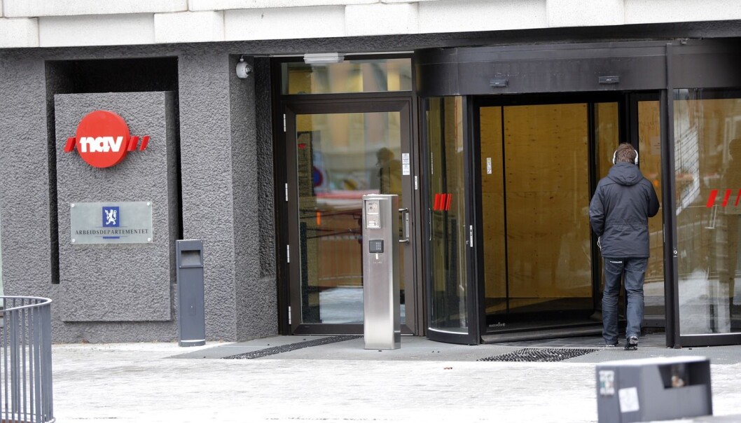 Velferdsstaten er bygd opp på prinsippet om at folk skal jobbe framfor å leve på trygd eller sosialhjelp. Men hvor vellykket har denne politikken vært? (Foto: Scanpix, Lise Åserud) Velferdsstaten er bygd opp på prinsippet om at folk skal jobbe framfor å leve på trygd eller sosialhjelp. Men hvor vellykket har denne politikken vært? (Foto: Scanpix, Lise Åserud)