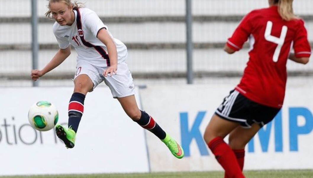 Caroline Graham Hansen (19) ofret russetiden, men synes det var verdt det. Her i ferd med å score ett av sine to mål for Norge i landskampen mot Albania i september, der Norges kvinnelag sikret VM-deltagelse ved å vinne 11-0. (Foto: Scanpix/Armando Babani) Caroline Graham Hansen (19) ofret russetiden, men synes det var verdt det. Her i ferd med å score ett av sine to mål for Norge i landskampen mot Albania i september, der Norges kvinnelag sikret VM-deltagelse ved å vinne 11-0. (Foto: Scanpix/Armando Babani)