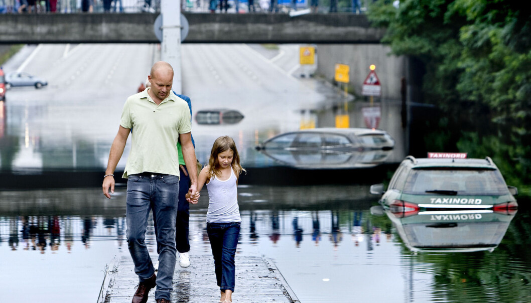 Natt til 31. august falt over 100 millimeter regn noen steder i København. (Foto: Bax Lindhardt, AFP Photo/NTB Scanpix) Natt til 31. august falt over 100 millimeter regn noen steder i København. (Foto: Bax Lindhardt, AFP Photo/NTB Scanpix)