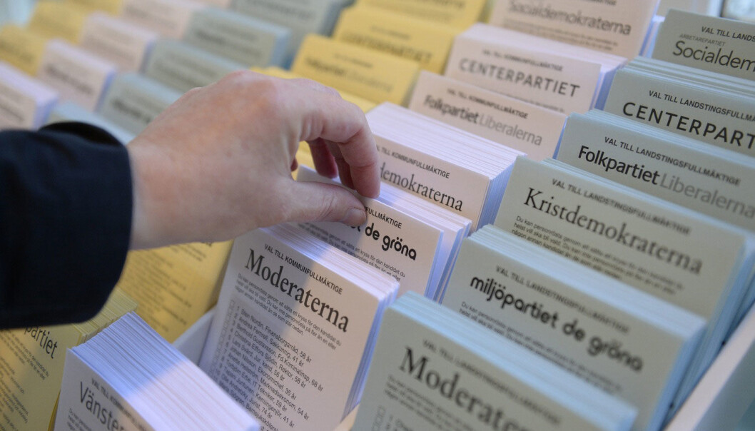 For rundt ti år siden kom de første studiene som viste at også arv hadde betydning for hvor politisk aktive folk er. Ifølge den nye studien kan opp mot halvparten av engasjementet forklares med arv. (Foto: NTB Scanpix) For rundt ti år siden kom de første studiene som viste at også arv hadde betydning for hvor politisk aktive folk er. Ifølge den nye studien kan opp mot halvparten av engasjementet forklares med arv. (Foto: NTB Scanpix)