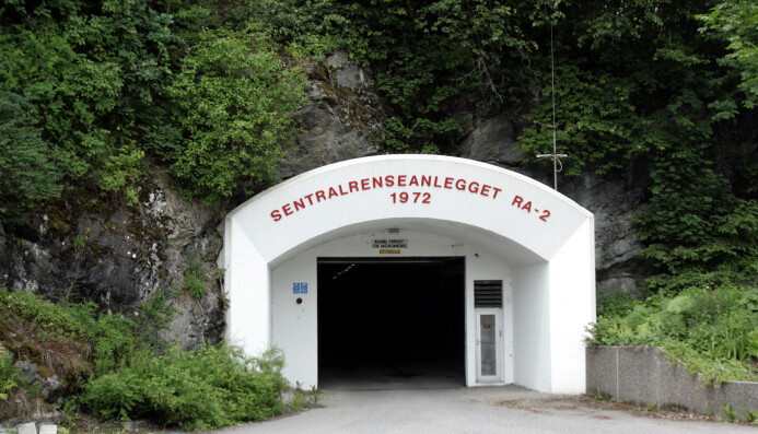 Anleggene som behandler vannet før vi kan drikke det, ligger gjerne skjult under bakken. Her er inngangen til vannbehandlingsanlegget på Romerike. (Foto: Cornelius Poppe / Scanpix) Anleggene som behandler vannet før vi kan drikke det, ligger gjerne skjult under bakken. Her er inngangen til vannbehandlingsanlegget på Romerike. (Foto: Cornelius Poppe / Scanpix)