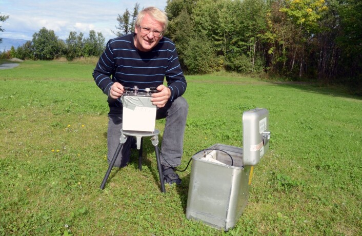 Jomar Gellein har gjennomført tyngdemålingene i Orkdal, med et følsomt gravimeter. (Foto: NGU) Jomar Gellein har gjennomført tyngdemålingene i Orkdal, med et følsomt gravimeter. (Foto: NGU)