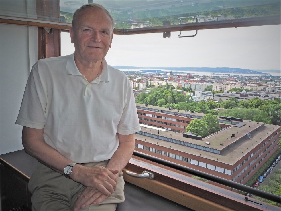 Professor Tom Lyche med utsikt over byen som den 40 år gamle - men evig unge - algoritmen hans er oppkalt etter. (Foto: Bjarne Røsjø, UiO) Professor Tom Lyche med utsikt over byen som den 40 år gamle - men evig unge - algoritmen hans er oppkalt etter. (Foto: Bjarne Røsjø, UiO)