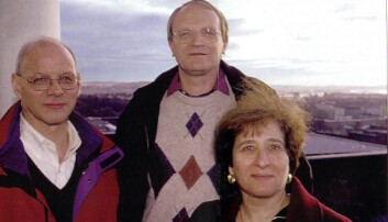 Oslo-algoritmens to fedre og moren: Richard Riesenfeld, Tom Lyche og Elaine Cohen – på Oslos tak for snart 20 år siden. (Foto: Ståle Skogstad) Oslo-algoritmens to fedre og moren: Richard Riesenfeld, Tom Lyche og Elaine Cohen – på Oslos tak for snart 20 år siden. (Foto: Ståle Skogstad)