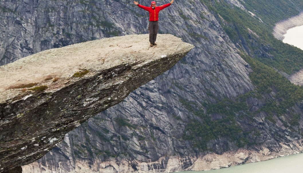 En tur opp til Prekestolen kan gi glede både før og etter opplevelsen tar sted. (Foto: Colourbox) En tur opp til Prekestolen kan gi glede både før og etter opplevelsen tar sted. (Foto: Colourbox)