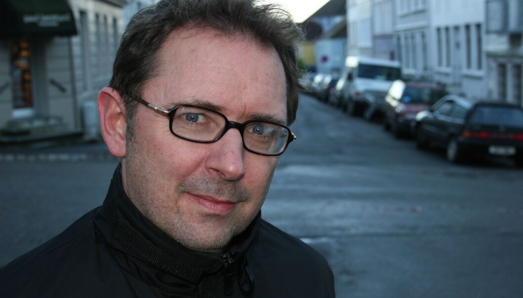 Psykologiprofessor Frode Thuen synes det er oppløftende dersom skilsmisseungdom ikke har større risiko for å få psykiske problemer enn andre ungdommer, men advarer mot å dra for bastante konklusjoner. - Skilsmisser kan være veldig skadelig for både barn og unge. Det viser all forskning, sier han. (Foto: Univisjon, UiB) Psykologiprofessor Frode Thuen synes det er oppløftende dersom skilsmisseungdom ikke har større risiko for å få psykiske problemer enn andre ungdommer, men advarer mot å dra for bastante konklusjoner. - Skilsmisser kan være veldig skadelig for både barn og unge. Det viser all forskning, sier han. (Foto: Univisjon, UiB)