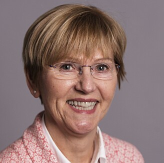 Ved bruk av språkvitenskapelig metode har professor Trine Dahl undersøkt bruk av nøkkelord i tre oljeselskapers klimarapportering. (Foto: Marit Hommedal) Ved bruk av språkvitenskapelig metode har professor Trine Dahl undersøkt bruk av nøkkelord i tre oljeselskapers klimarapportering. (Foto: Marit Hommedal)