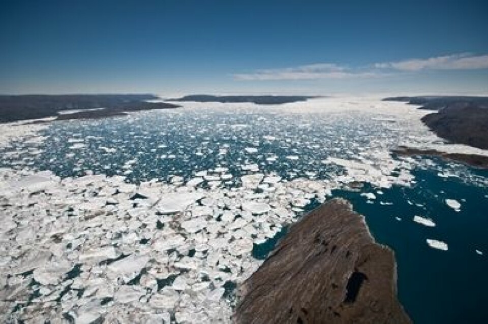 Jakobshavn isbre på Grønland er den breen i verden som raskest kaster av seg is til havet. (Foto: Ian Joughin/University of Washington)