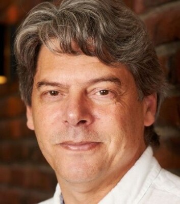 - Det er noen negative konsekvenser av sosiale medier, og noen positive. Konklusjonen er at ting aldri vil bli som før, sier Bernard Enjolras, forskningsleder ved Institutt for samfunnsforskning. Foto: ISF - Det er noen negative konsekvenser av sosiale medier, og noen positive. Konklusjonen er at ting aldri vil bli som før, sier Bernard Enjolras, forskningsleder ved Institutt for samfunnsforskning. Foto: ISF