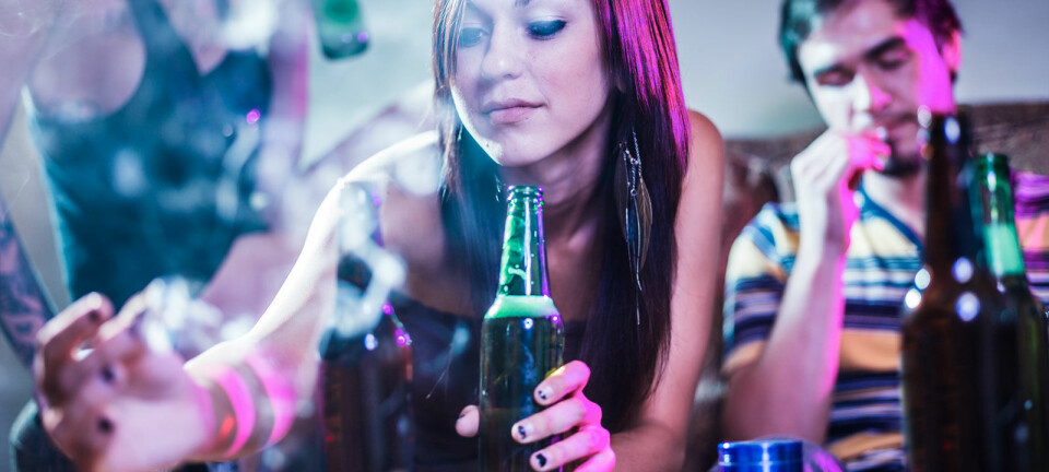 Marihuana og alkohol er to populære rusmidler blant ungdom. Men er den ene formen for rus verre enn den andre? (Foto: Microstock)