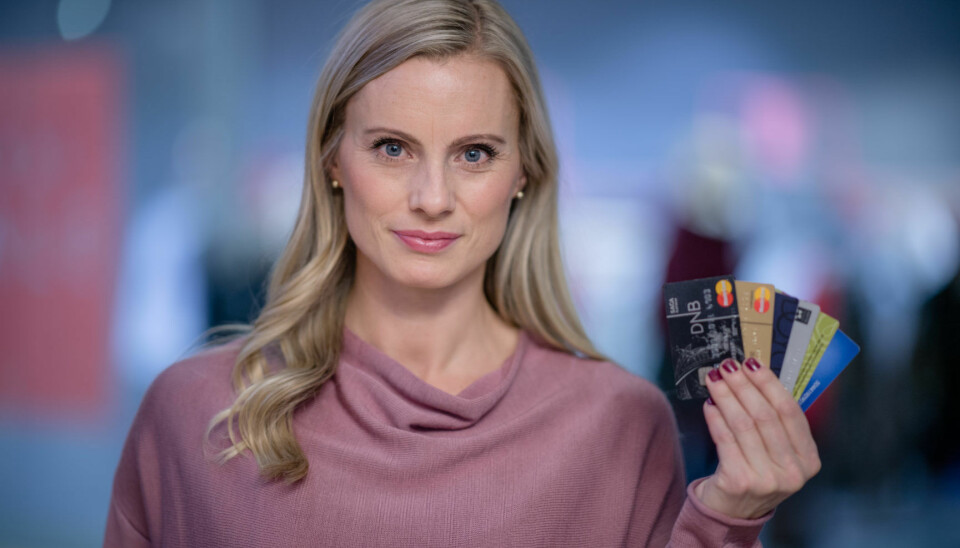 Forbrukerøkonom Silje Sandmæl råder deg til å betale ned så mye som mulig på kredittkortet hver måned. (Foto: Stig B. Fiksdal, DNB)
