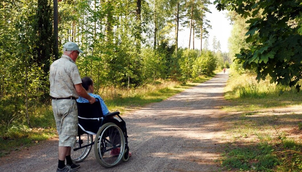 Eldre som jobber frivillig kan dra flere helsefordeler fra arbeidet. (Foto: Colourbox) Eldre som jobber frivillig kan dra flere helsefordeler fra arbeidet. (Foto: Colourbox)