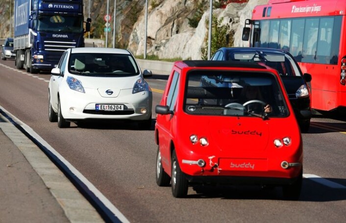 – Kombinasjonen av pisk og gulrot, engangsavgift og elbilprivilegier har vært svært effektiv, sier Lasse Fridstrøm fra Transportøkonomisk institutt, prosjektleder for Tempo-prosjektet. (Foto: Scanpix) – Kombinasjonen av pisk og gulrot, engangsavgift og elbilprivilegier har vært svært effektiv, sier Lasse Fridstrøm fra Transportøkonomisk institutt, prosjektleder for Tempo-prosjektet. (Foto: Scanpix)