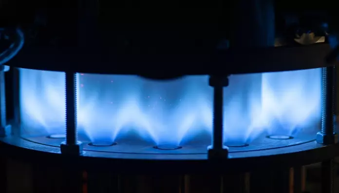 Engines that are powered by gas burn their fuel in a chamber. In the past, researchers have studied combustion in these chambers by studying individual flames, not a number of flames in a chamber, as is common in real world applications. Nicholas Worth at NTNU studies 12 or 18 flames in a circular chamber. (Photo: NTNU)