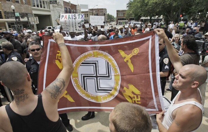 White supremacists er tilhengere av en ideologi om at hvite mennesker er overlegne mennesker av andre hudfarger. (Foto: Scanpix, LM Otero) White supremacists er tilhengere av en ideologi om at hvite mennesker er overlegne mennesker av andre hudfarger. (Foto: Scanpix, LM Otero)