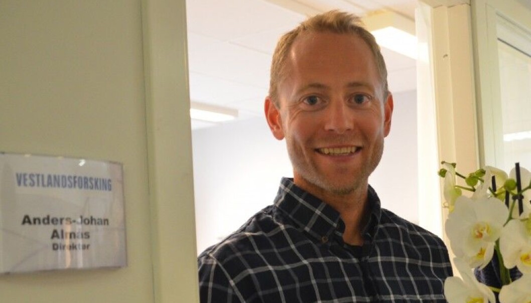 Anders-Johan Almås har utdanning som sivilingeniør, med doktorgrad frå NTNU innan temaet berekraftig klimatilpassing av bygg og anlegg. (Foto: Vestlandsforsking) Anders-Johan Almås har utdanning som sivilingeniør, med doktorgrad frå NTNU innan temaet berekraftig klimatilpassing av bygg og anlegg. (Foto: Vestlandsforsking)