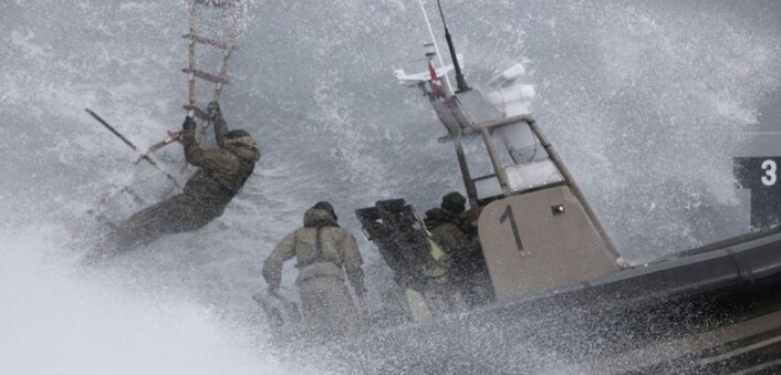 Spesialoperasjoner kan være svært krevende. Da er det viktig at jegerne samarbeider og kommuniserer godt. (Foto: privat) Spesialoperasjoner kan være svært krevende. Da er det viktig at jegerne samarbeider og kommuniserer godt. (Foto: privat)
