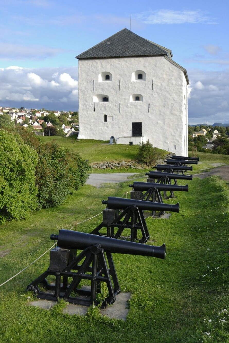 De som bygde Kristiansten festning i Trondheim på 1600-tallet, la inn rester av døde dyr i materialet. Da disse råtnet og avga gasser, gjorde de materialet porøst, og dermed altså sterkere. (Foto: Shutterstock, NTB Scanpix)