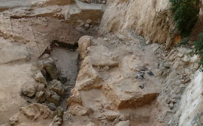 Her ser du utgravningsstedet ved El Salt, der den gamle bæsjen ble funnet. (Foto: Ainara Sistiaga)