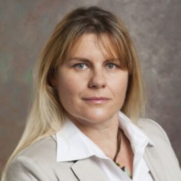 Professor Katalin Takacs Haynes har funnet sammenheng mellom griske ledere, kortvarige ansettelsesforhold og svake styrer. (Foto: University of Delaware) Professor Katalin Takacs Haynes har funnet sammenheng mellom griske ledere, kortvarige ansettelsesforhold og svake styrer. (Foto: University of Delaware)