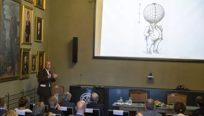 CAS project leader Thomas F. Hansen explained how difficult it would be for humans to evolve the same level of vision if we had started out with compund eyes like insects. During the CAS opening ceremony 2019/20. (Photo: Camilla K. Elmar/CAS)