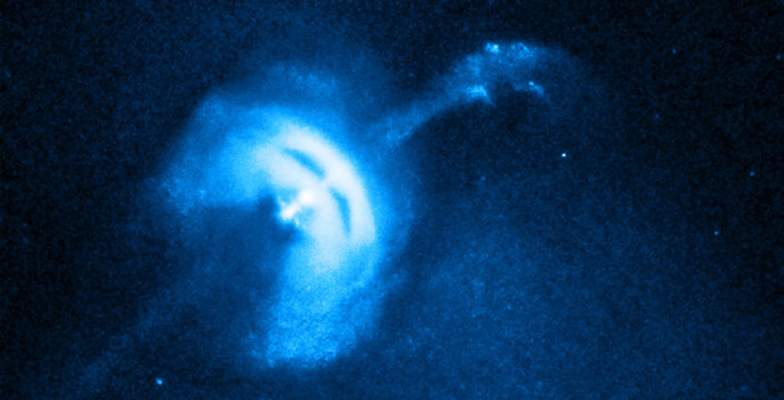 Denne pulsaren i stjernebildet Vela ligger omtrent 1000 lysår fra jorda. Den er fotografert i røntgenstråler med Chandra-romobservatoriet. (Foto: NASA/CXC/University of Toronto/M. Durant, et.al) Denne pulsaren i stjernebildet Vela ligger omtrent 1000 lysår fra jorda. Den er fotografert i røntgenstråler med Chandra-romobservatoriet. (Foto: NASA/CXC/University of Toronto/M. Durant, et.al)