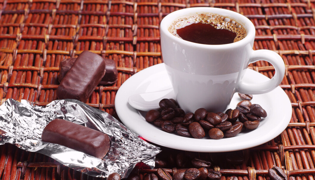 Forsøkene viser at vi forbinder mørk sjokolade og kaffe med dype toner, mens sitrus forbindes med de høye tonene. (Foto: Microstock) Forsøkene viser at vi forbinder mørk sjokolade og kaffe med dype toner, mens sitrus forbindes med de høye tonene. (Foto: Microstock)