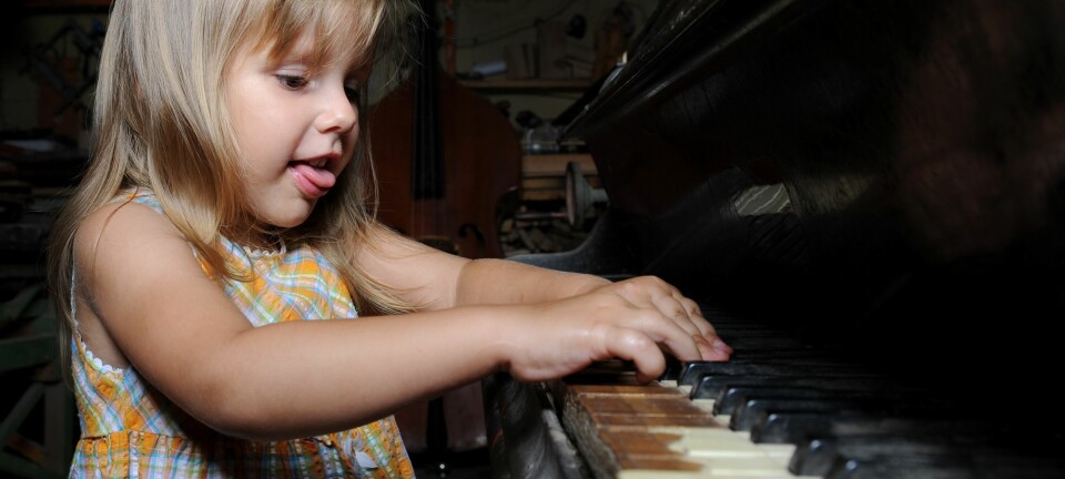 Det hjelper å ha uthvilt hjerne når du skal lære å spille piano. (Foto: Colourbox)