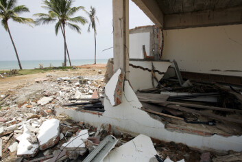 Flodbølgen som kom inn over stranden på Blue Village i Khao Lak tok mange norske liv 26. desember 2004. (Foto: Scanpix, Lise Åserud) Flodbølgen som kom inn over stranden på Blue Village i Khao Lak tok mange norske liv 26. desember 2004. (Foto: Scanpix, Lise Åserud)