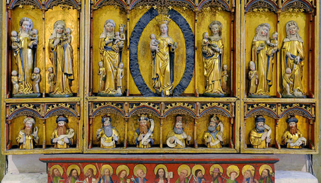 Høgalterskåpet i Trondenes kyrkje framstiller den heilage slekta. Skåpet er datert til 1460-talet, og er mykje truleg bestilt til kyrkja av Svein Eriksson. (Foto: Geir Gabrielsen, Sør-Troms museum) Høgalterskåpet i Trondenes kyrkje framstiller den heilage slekta. Skåpet er datert til 1460-talet, og er mykje truleg bestilt til kyrkja av Svein Eriksson. (Foto: Geir Gabrielsen, Sør-Troms museum)