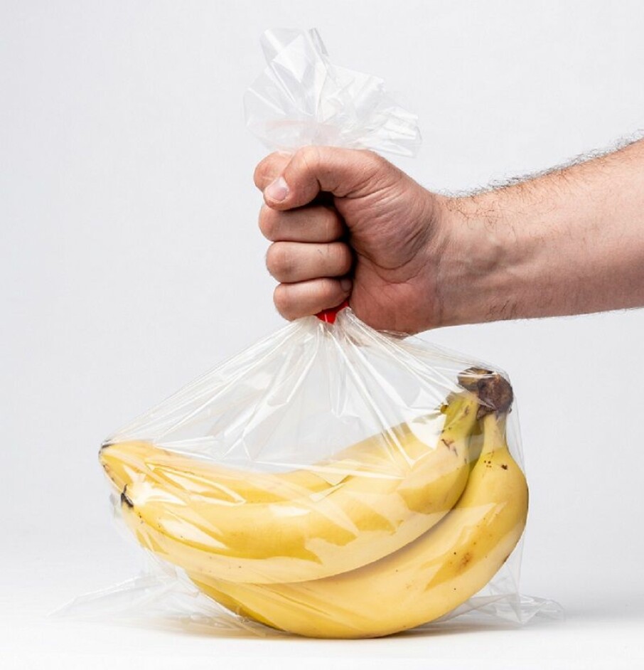Really? Your bananas need an extra bag? (Photo: Shutterstock, NTB Scanpix)