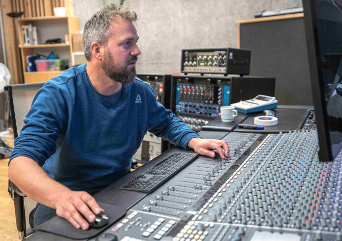 – Nå er det vanskeligere å si hva musikk er eller skal være, sier Gaute Barlindhaug som selv er musiker innen elektronika. (Foto: Jonatan Ottesen) – Nå er det vanskeligere å si hva musikk er eller skal være, sier Gaute Barlindhaug som selv er musiker innen elektronika. (Foto: Jonatan Ottesen)