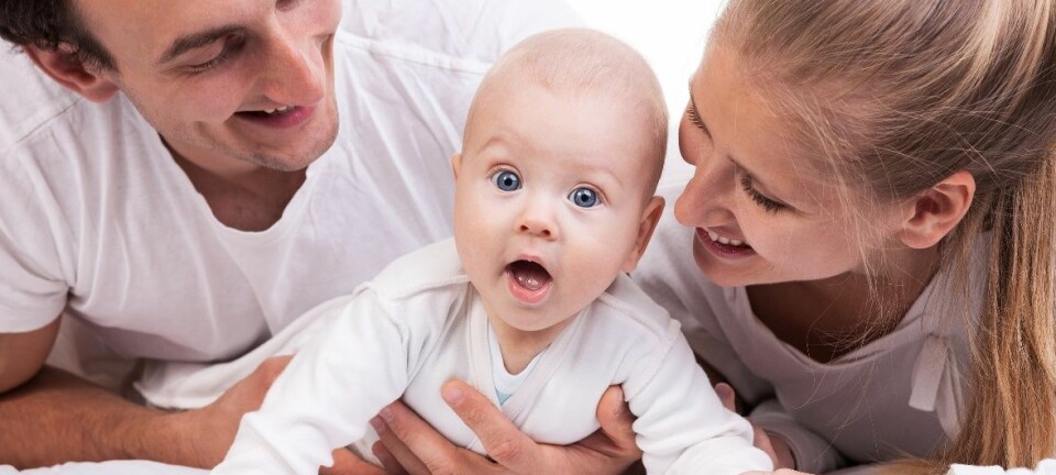 Foreldrepermisjon og barnehage har påvirket synet vårt på godt foreldreskap i Norge.  (Foto: Microstock)