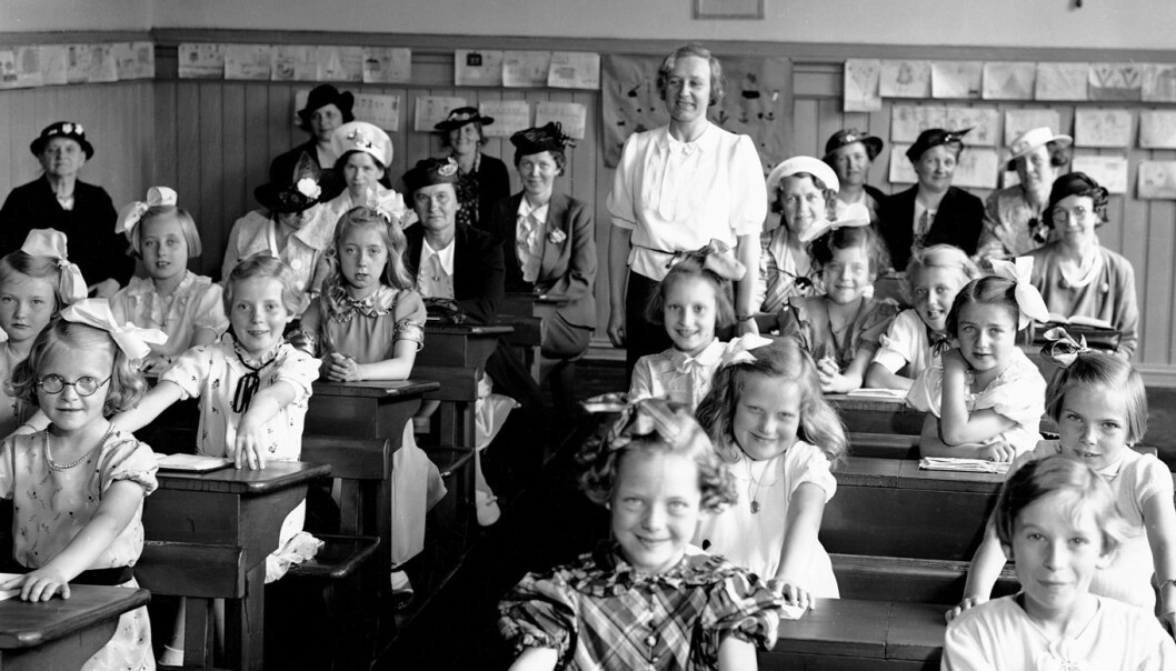 Jenter kan dra mest nytte av et lands utvikling. Da får de blant annet bedre tilgang til utdanning. Her er norske jenter på skolebenken i 1936. (Foto: NTB Scanpix) Jenter kan dra mest nytte av et lands utvikling. Da får de blant annet bedre tilgang til utdanning. Her er norske jenter på skolebenken i 1936. (Foto: NTB Scanpix)